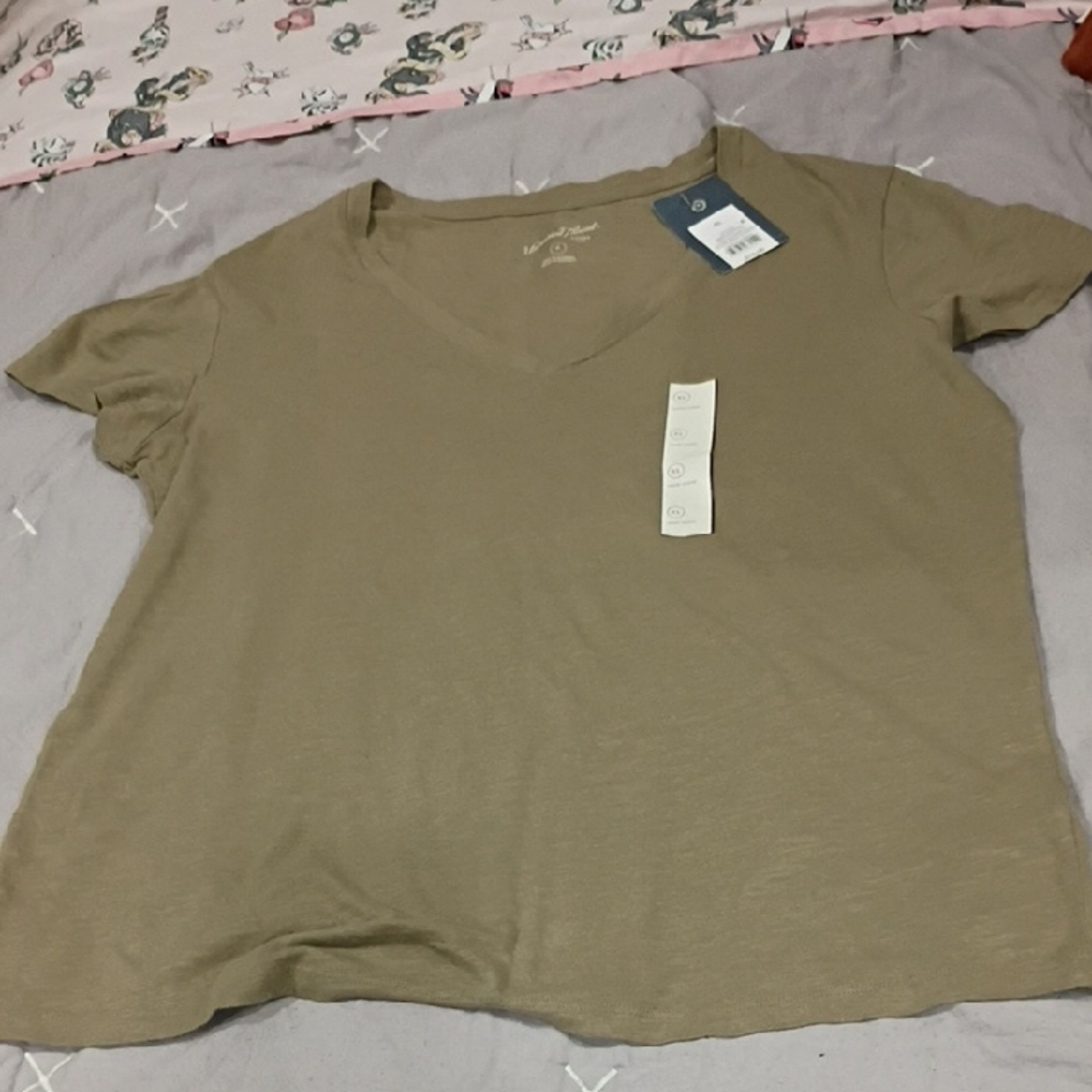 Universal Thread Women's Short Sleeve V-Neck Top - Tan